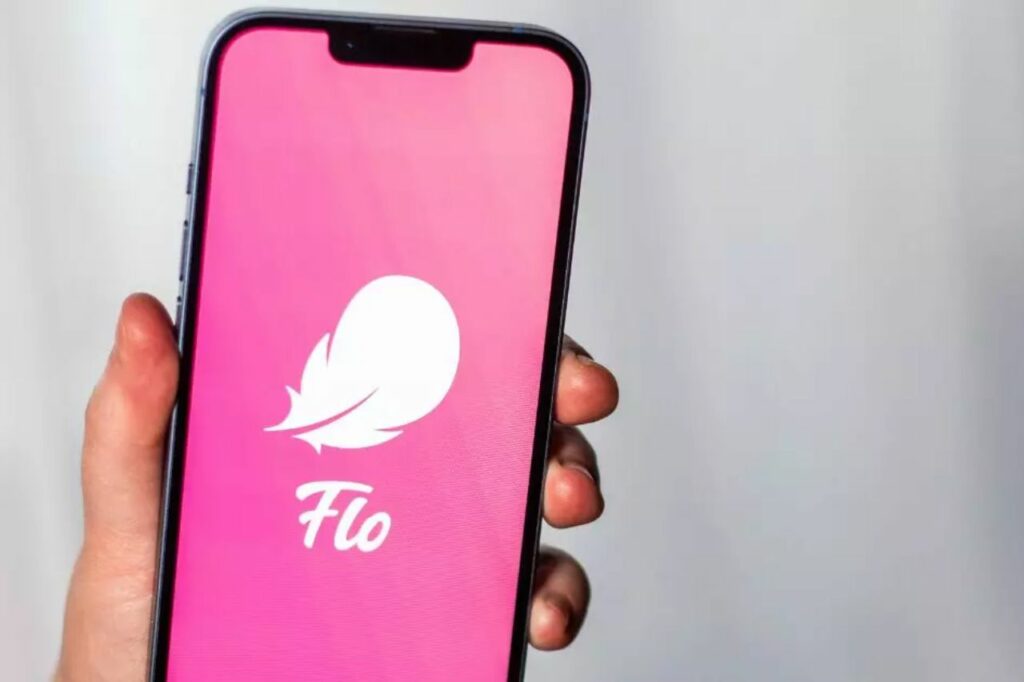 Aplicativo Flo aberto em um smartphone, usado para acompanhar o ciclo menstrual e identificar sintomas da gravidez com precisão