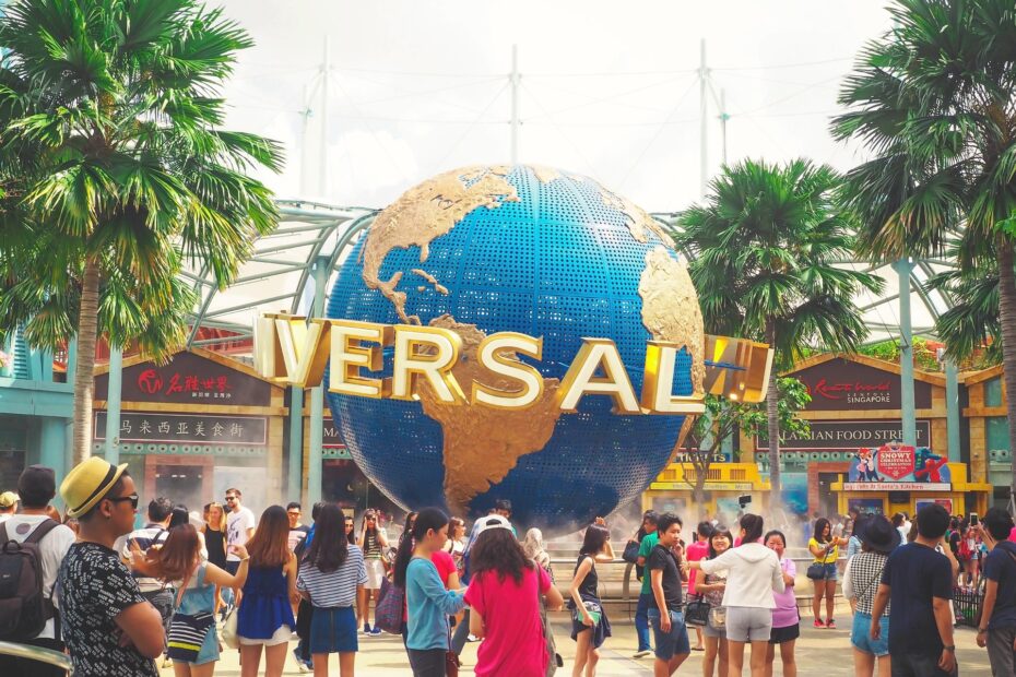 Parques da Universal com atrações inspiradas em grandes filmes e experiências imersivas para visitantes